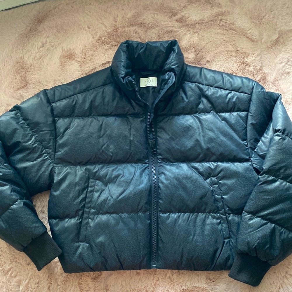 Puffer jacket. Snake skin. Grey/black